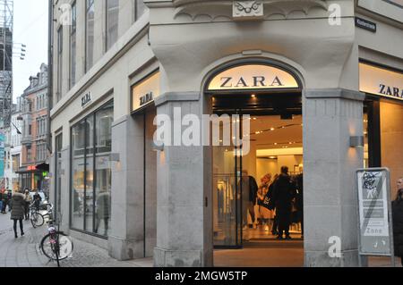 Copenhague/Danemark/26 janvier 2023/magasin de détail espagnol Zara sur la rue financière stroeget dans la capitale danoise Copenhague. (Photo. Francis Joseph Dean/Dean Pictures) Banque D'Images