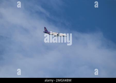 Chiangmai, Thaïlande - 27 novembre 2022: HS-TXD Airbus A320-200 de l'aérodrome de Smile thaïlandais. Quittez l'aéroport de Chiangmai pour Bangkok Suvarnabhumi. Banque D'Images