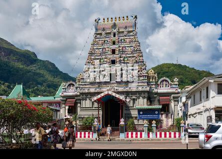 bunte Fassade des hinduistischen Tempels Arul Mihu Navasakthi Vinayagar ou Sri Vinayagar Navasakthi à Victoria, Mahé, Seychelles. |façade colorée Banque D'Images