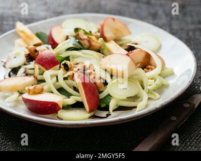 Salade de fenouil à la roquette sur Apple Banque D'Images