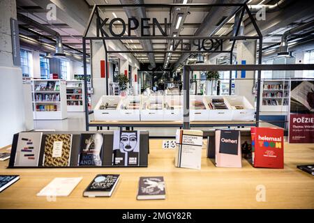 EINDHOVEN - vue d'ensemble de la bibliothèque Eindhoven. Selon la propagande collective de la Dutch Book Foundation (CPNB), plus de livres seront vendus et prêtés aux pays-Bas en 2022 que l'année précédente. ANP ROB ENGELAAR pays-bas - belgique OUT crédit: ANP/Alay Live News Banque D'Images