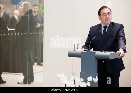 Brdo PRI Kranju, Slovénie. 26th janvier 2023. Le ministre des Affaires étrangères, de l'Union européenne et de la coopération du Royaume d'Espagne, José Manuel Albares Bueno, prend la parole lors d'une conférence de presse lors du rassemblement annuel de diplomates slovènes à Brdo pri Kranju. Le Ministre espagnol des affaires étrangères a assisté à la réunion annuelle des diplomates slovènes en tant qu'invité d'honneur lors de sa visite en Slovénie. Crédit : SOPA Images Limited/Alamy Live News Banque D'Images