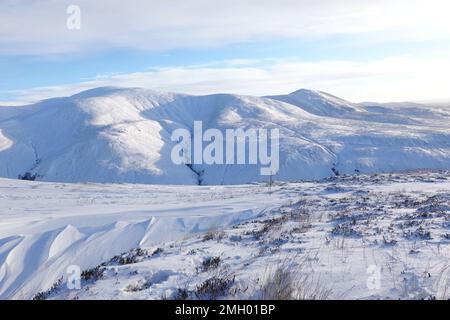 Massif de Beinn a' Ghlo vu de Glen Tilt à l'ouest, Scottish Highlands Unint Kingdom Banque D'Images