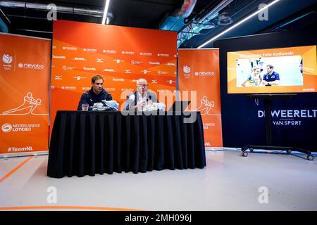 UTRECHT, PAYS-BAS - JANVIER 26 : nouvel entraîneur signé Felix Koslowski de l'équipe néerlandaise de volley-ball féminin et directeur technique Nevobo Herman Meppelink lors d'une conférence de presse des Nederlandse Volleybalbond à DeWeerelt van Sport sur 26 janvier 2023 à Utrecht, pays-Bas (photo de René Nijhuis/Orange Pictures) crédit : Orange pics BV/Alay Live News Banque D'Images