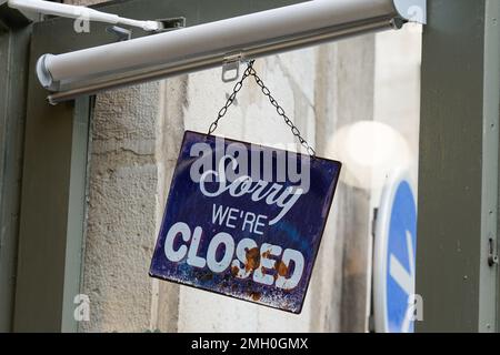 désolé, nous sommes fermés au panneau sur le magasin de café-restaurant de la porte Banque D'Images