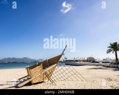 Installation sur la plage, Port de Pollensa/Puerto de Pollenca, Majorque, Espagne Banque D'Images