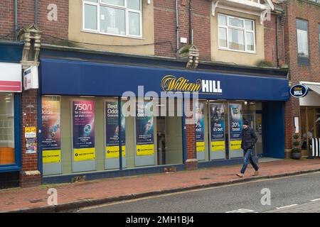 Egham, Surrey, Royaume-Uni. 26th janvier 2023. Une librairie William Hill à Egham High Street. Aujourd'hui, c'était une journée calme à Egham car beaucoup de consommateurs sont aux prises avec la crise du coût de la vie. Crédit : Maureen McLean/Alay Live News Banque D'Images