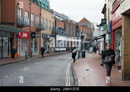 Egham, Surrey, Royaume-Uni. 26th janvier 2023. Une journée tranquille à Egham High Street, car de nombreux acheteurs sont aux prises avec la crise du coût de la vie. Crédit : Maureen McLean/Alay Live News Banque D'Images