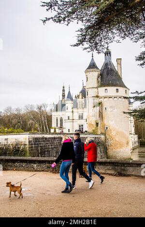 Chenonceau, France - décembre 29 2022 : Château de Chenonceau de l'autre côté de la rivière le cher Banque D'Images