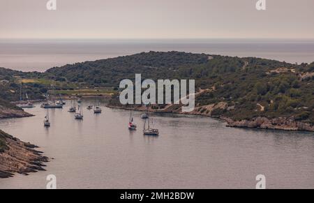 ÎLE DE vis, CROATIE, EUROPE - Baie de Parja. Tunnel de la base sous-marine de Jastog, centre, ancienne base navale de Yougoslavie. Banque D'Images