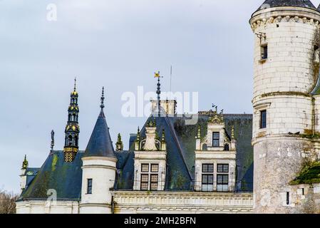 Chenonceau, France - décembre 29 2022 : Château de Chenonceau de l'autre côté de la rivière le cher Banque D'Images