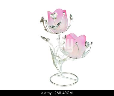 Bougeoir rose isolé sur fond blanc. Deux porte-bougie roses pour mariage et décoration de maison. Banque D'Images