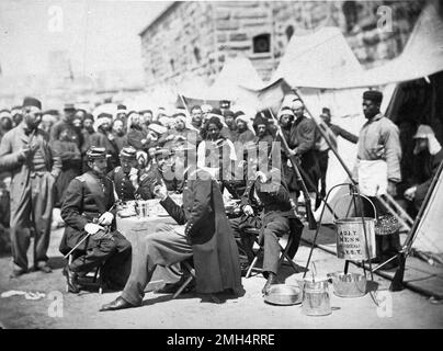 L'Unioniste 5th New York Infantry Regiment (alias Zouaves de Duryée) à leur mess régimentaire à fort Schulyer en mai 1861 pendant la guerre civile américaine Banque D'Images