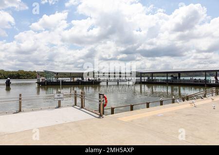 Quai du ferry de banlieue du parc olympique de Sydney sur la rivière Parramatta, Sydney, Nouvelle-Galles du Sud, Australie 2023 Banque D'Images