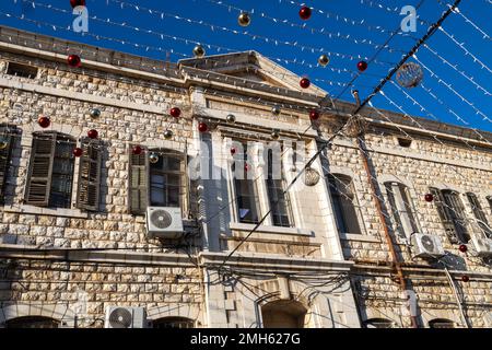 NAZARETH, ISRAËL. 27 décembre 2022. Une vue extérieure de la cour russe de Moscovia (Muskubia) construite pour les pèlerins orthodoxes russes à Nazareth. Banque D'Images