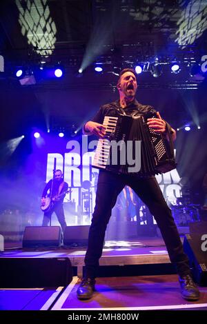Punk celtique américain et de Boston, Dropkick Murphys se produit en direct à Hanovre, en allemagne Banque D'Images