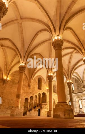 Alcobaça, Portugal - 24 août 2022 : réfectoire du monastère d'Alcobaça au Portugal. Banque D'Images