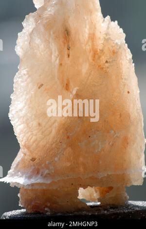 Sel himalayen teinté rose (halite) de formes naturelles diverses : (pix Sanjiv Shukla) Banque D'Images