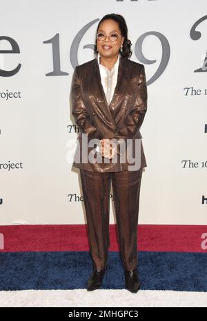Los Angeles, États-Unis. 26th janvier 2023. Oprah Winfrey arrivant à la première de Hulu « le projet 1619 » à Los Angeles, qui s'est tenue au musée Academy of Motion Pictures à Los Angeles, en Californie, sur 26 janvier 2023. © Janet Gough / AFF-USA.COM Credit: AFF/Alamy Live News Banque D'Images