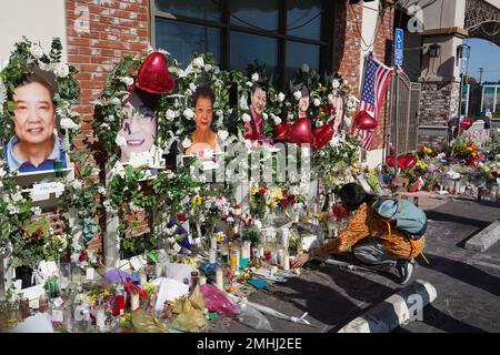 Photos des victimes de fusillades de masse Xiujuan Yu, Diana Tom, Ming Wei ma, Valentino Alvero et My Nhan à un mémorial devant le Star Ballroom Dance Studio Banque D'Images