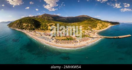 Grande vue panoramique sur la plage de Bunec à l'été 2022, en Albanie Banque D'Images