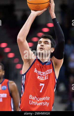 Bonn, Allemagne. 25th janvier 2023. Yigit ARSLAN (IST, mi.) sur le ballon, action, lancer, lancer de pénalité. Score final 74:68, paniers de la Ligue des Champions de basket-ball/Telekom Bonn-Bahcesehir Koleji Istanbul/BONN vs BKSK/Round of 16 - Groupe J/1st, dans le TELEKOMDOME, on 25 janvier 2023 Credit: dpa/Alay Live News Banque D'Images