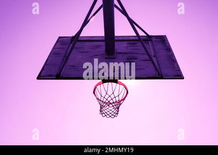 panier de rue ancien abandonné Banque D'Images