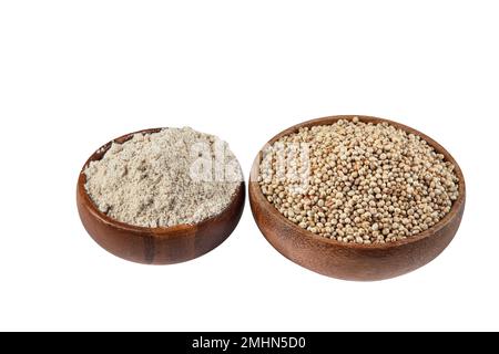 Graines de sorgho sans gluten isolées sur fond blanc. Graines entières de sorgho Moench, millet, alimentation. Un bol de Sorghum et de farine de Sorghum Banque D'Images