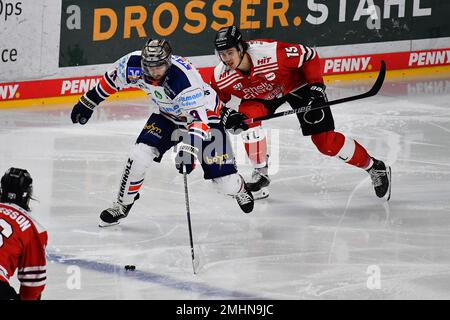 COLOGNE, ALLEMAGNE - 24 JANVIER 2023: Match de hockey DEL Koelner Haie - Iselorhn Roosters Banque D'Images