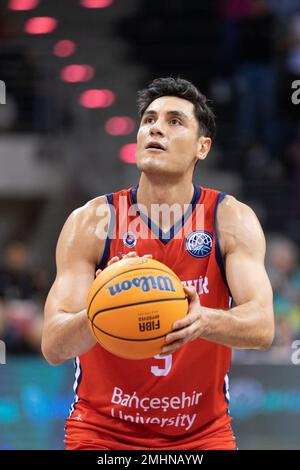 Bonn, Allemagne. 25th janvier 2023. Muhammed BAYGUEL (BAYGUL) (IST, mi.) sur le ballon, action, lancer, lancer de pénalité. Score final 74:68, paniers de la Ligue des Champions de basket-ball/Telekom Bonn-Bahcesehir Koleji Istanbul/BONN vs BKSK/Round of 16 - Groupe J/1st, dans le TELEKOMDOME, on 25 janvier 2023 Credit: dpa/Alay Live News Banque D'Images