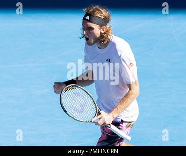 Melbourne, Australie. 27th janvier 2023. Stefanos Tsitsipas, de Grèce, fête ses scores lors du match semi-fin masculin contre Karen Khaschanov, de Russie, à l'Open d'Australie au Melbourne Park, à Melbourne, en Australie, le 27 janvier 2023. Credit: Hu Jingchen/Xinhua/Alay Live News Banque D'Images