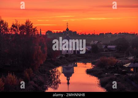 L'ancienne ville de Suzdal dans la soirée. Anneau d'or de Russie. Région de Vladimir. Banque D'Images