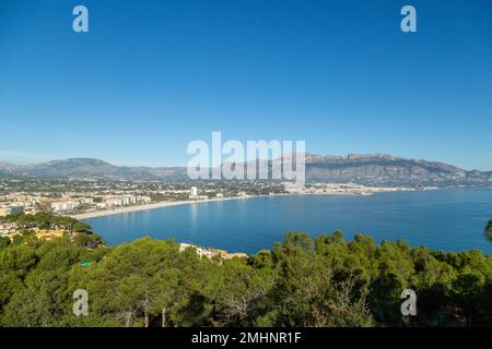 Vue sur le parc naturel de Serra Gelada depuis le phare Albir. Banque D'Images