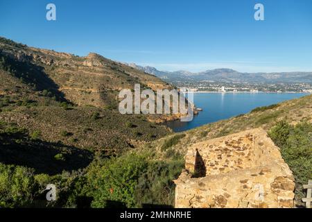 Vue sur le parc naturel de Serra Gelada depuis le phare Albir. Banque D'Images