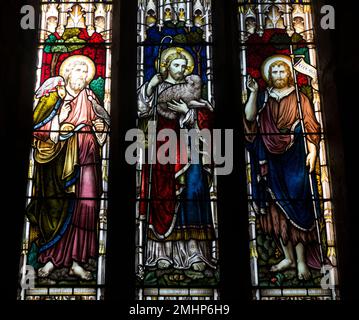 Fenêtre en vitraux Heaton, Butler et Bayne à St. Mary The Virgin Church, Staverton, Northamptonshire, Angleterre, Royaume-Uni Banque D'Images