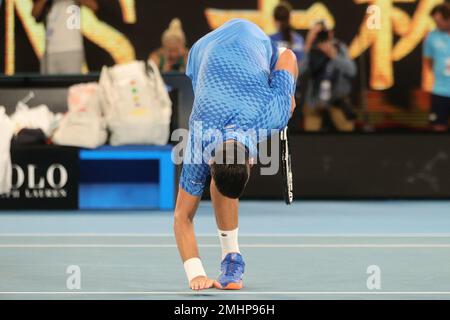 Novak Djokovic, de Serbie, célèbre la défaite de Tommy Paul of, États-Unis. , . Au Rod laver Arena, Melbourne, Australie, le 27 janvier 2023. Photo de Peter Dovgan. Utilisation éditoriale uniquement, licence requise pour une utilisation commerciale. Aucune utilisation dans les Paris, les jeux ou les publications d'un seul club/ligue/joueur. Crédit : UK Sports pics Ltd/Alay Live News Banque D'Images