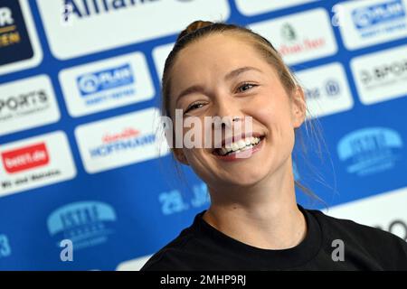 Düsseldorf, Allemagne. 27th janvier 2023. Gina Lückenkemper, championne européenne du sprint 2022, prend la parole lors d'une conférence de presse. Dimanche, la réunion d'athlétisme en intérieur d'Istaf aura lieu à Düsseldorf. Credit: Federico Gambarini/dpa/Alay Live News Banque D'Images