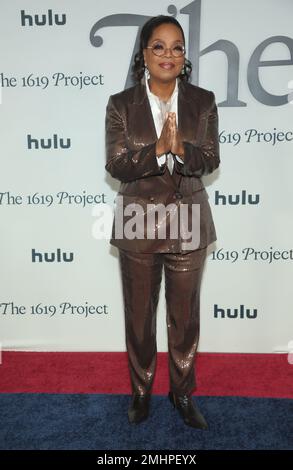 LOS ANGELES, CA - JANVIER 26 : Oprah Winfrey à la première du projet Hulu de 1619 au musée de l'Académie de Motion Pictures à Los Angeles, Californie sur 26 janvier 2023. Crédit: Faye Sadou/MediaPunch Banque D'Images