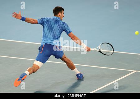 Melbourne, Australie. 27th janvier 2023. Novak Djokovic de Serbie en action contre Tommy Paul des Etats-Unis lors du match semi final, jour 12 à l'Open de tennis australien 2023 à Rod laver Arena, Melbourne, Australie, le 27 janvier 2023. Photo de Peter Dovgan. Utilisation éditoriale uniquement, licence requise pour une utilisation commerciale. Aucune utilisation dans les Paris, les jeux ou les publications d'un seul club/ligue/joueur. Crédit : UK Sports pics Ltd/Alay Live News Banque D'Images