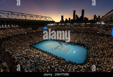 Melbourne, Australie. 27th janvier 2023. Novak Djokovic (L) et Tommy Paul se disputent lors du match semi-fin masculin entre Novak Djokovic de Serbie et Tommy Paul des États-Unis à l'Open d'Australie à Melbourne Park, à Melbourne, en Australie, le 27 janvier 2023. Credit: Bai Xuefei/Xinhua/Alay Live News Banque D'Images