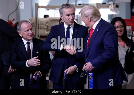 Donald Trump reçoit le patron français de LVMH, Bernard Arnault