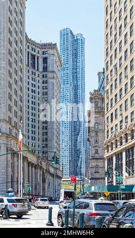 Vue sur Lafayette et Center Streets à New York. De gauche à droite : immeuble municipal de Manhattan, 8 Spruce Street, palais de justice de substitution, bâtiment court Square. Banque D'Images