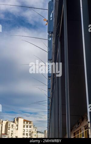 Istanbul Turquie 22 janvier 2023, les pêcheurs pêchent du poisson sur le pont de Galata, beaucoup de pêcheurs tous les jours sur le pont. Banque D'Images