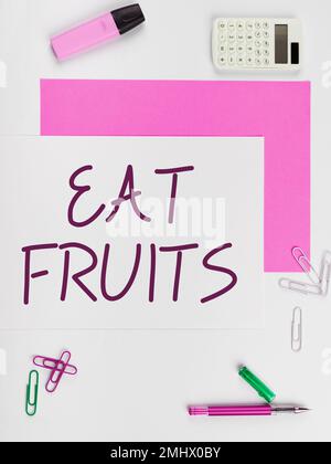 Écriture affichant du texte mangez des fruits. Vitrine d'affaires consommez tout produit de la croissance végétale utile aux humains ou aux animaux Banque D'Images