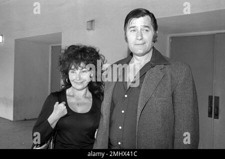 Clint Walker et sa femme Giselle Hennessy ont assisté à la North Hollywood High School pour une réunion du GSA sur 20 février 1982. Crédit: Ralph Dominguez/MediaPunch Banque D'Images