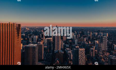 Vue aérienne des édifices de la ville de Toronto, au Canada, au lever du soleil Banque D'Images