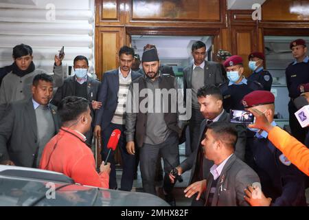Katmandou, ne, Népal. 27th janvier 2023. Rabi Lamichhane(C), ancien Ministre de l'intérieur et Vice-Premier Ministre du Népal, s'est retiré du bureau après que la Cour suprême a annulé son statut de législateur à Katmandou, au Népal, à 27 janvier 2023. (Credit image: © Aryan Dhimal/ZUMA Press Wire) USAGE ÉDITORIAL SEULEMENT! Non destiné À un usage commercial ! Crédit : ZUMA Press, Inc./Alay Live News