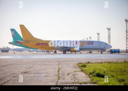 Kiev, Ukraine - 29 octobre 2019 : avion de fret DHL sur la piste de l'aéroport international de Boryspil. Cargoair compagnies aériennes. Transport aérien de livraison Banque D'Images