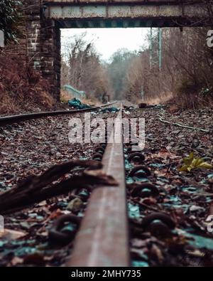 Ancienne voie ferrée non utilisée à travers Telford Banque D'Images