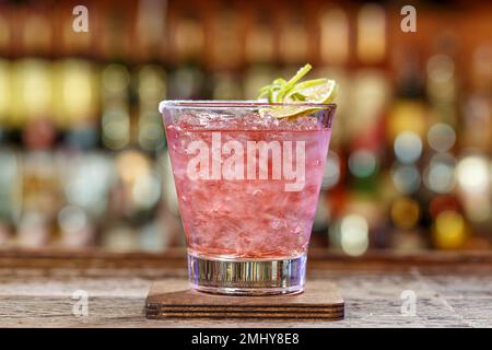 Cocktail margarita dans un verre de l'ancien, une boisson à base de tequila, jus d'agave et citron vert frais Banque D'Images